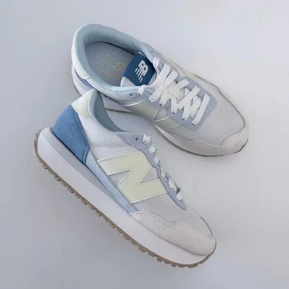 NWOT New Balance Women's 237 Sneaker Size 6.5 - Picture 2 of 11